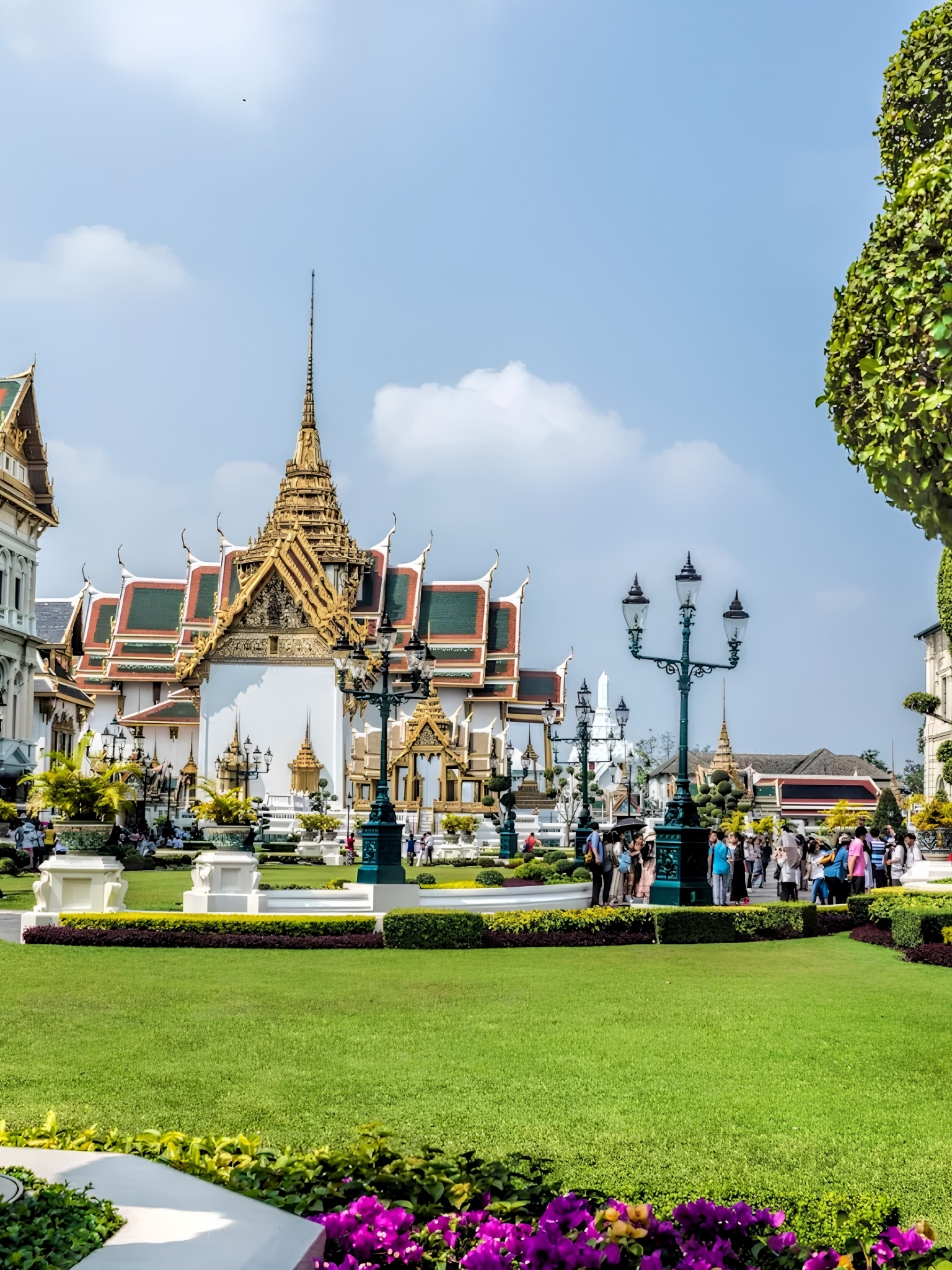 ทัวร์รายวัน-วิจิตรวังหลวง เลอค่าผ้าไหมไทย อิ่มเอมใจกับมื้อพิเศษระดับมิชลินไกด์
