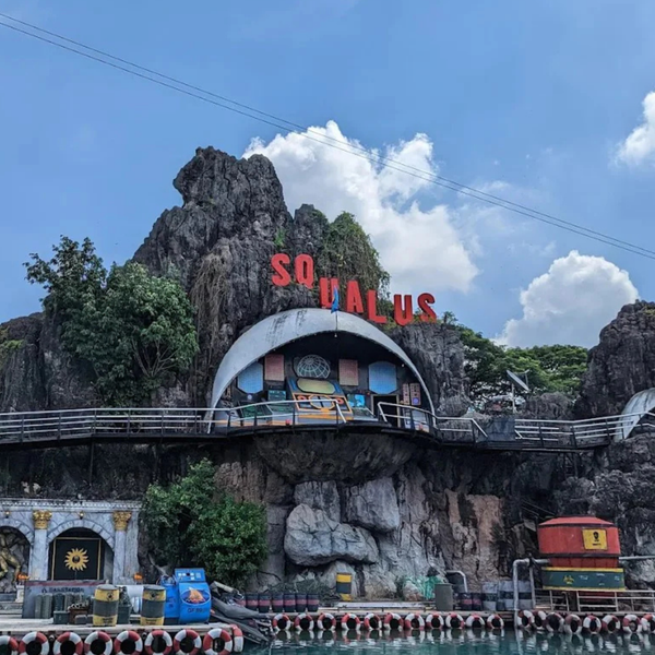 Daily Tour - Wildlife Kingdom Exploration & Special Meal at Animal Cafe (All-Inclusive).