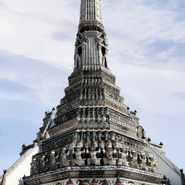 Daily Tour - From the splendor of Wat Arun to the delight of a Michelin meal, with a stop to admire local artists at Sook Siam.