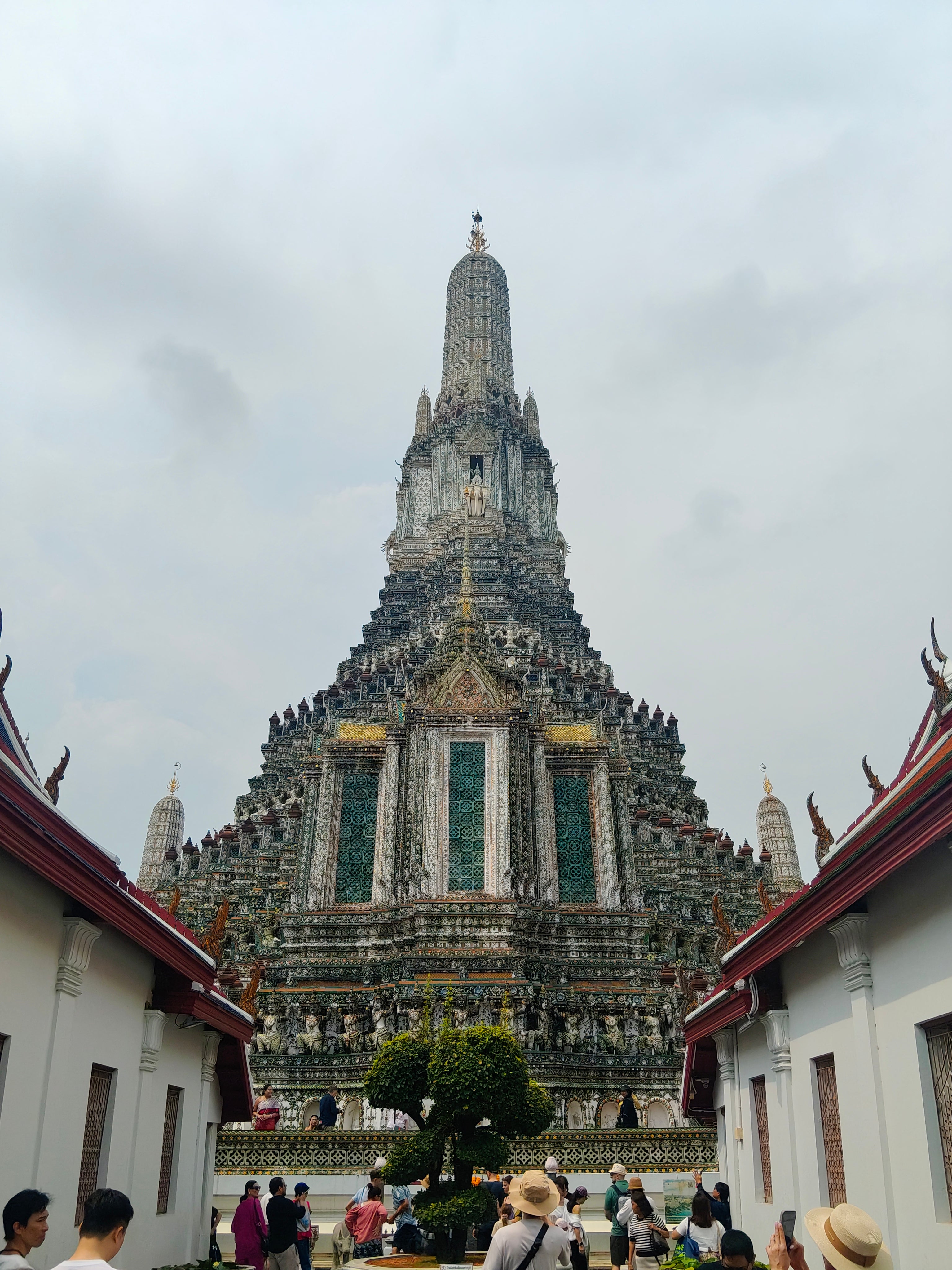 ทัวร์รายวัน-จากวิจิตรวัดอรุณ สู่สุนทรีย์มื้ออาหารมิชลิน แวะชมศิลปินถิ่นสุขสยาม
