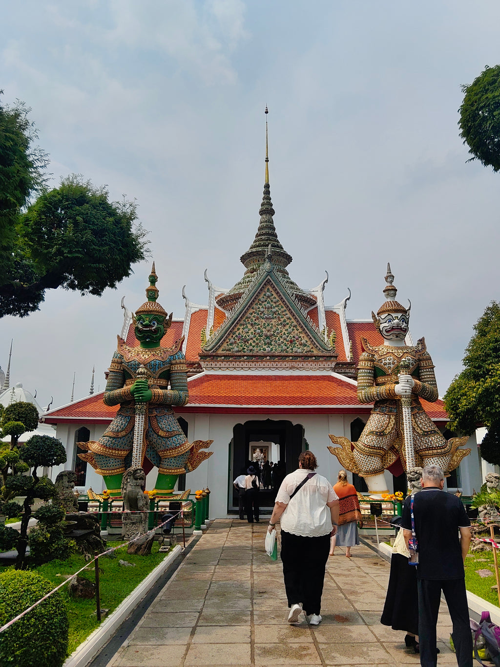 ทัวร์รายวัน-จากวิจิตรวัดอรุณ สู่สุนทรีย์มื้ออาหารมิชลิน แวะชมศิลปินถิ่นสุขสยาม