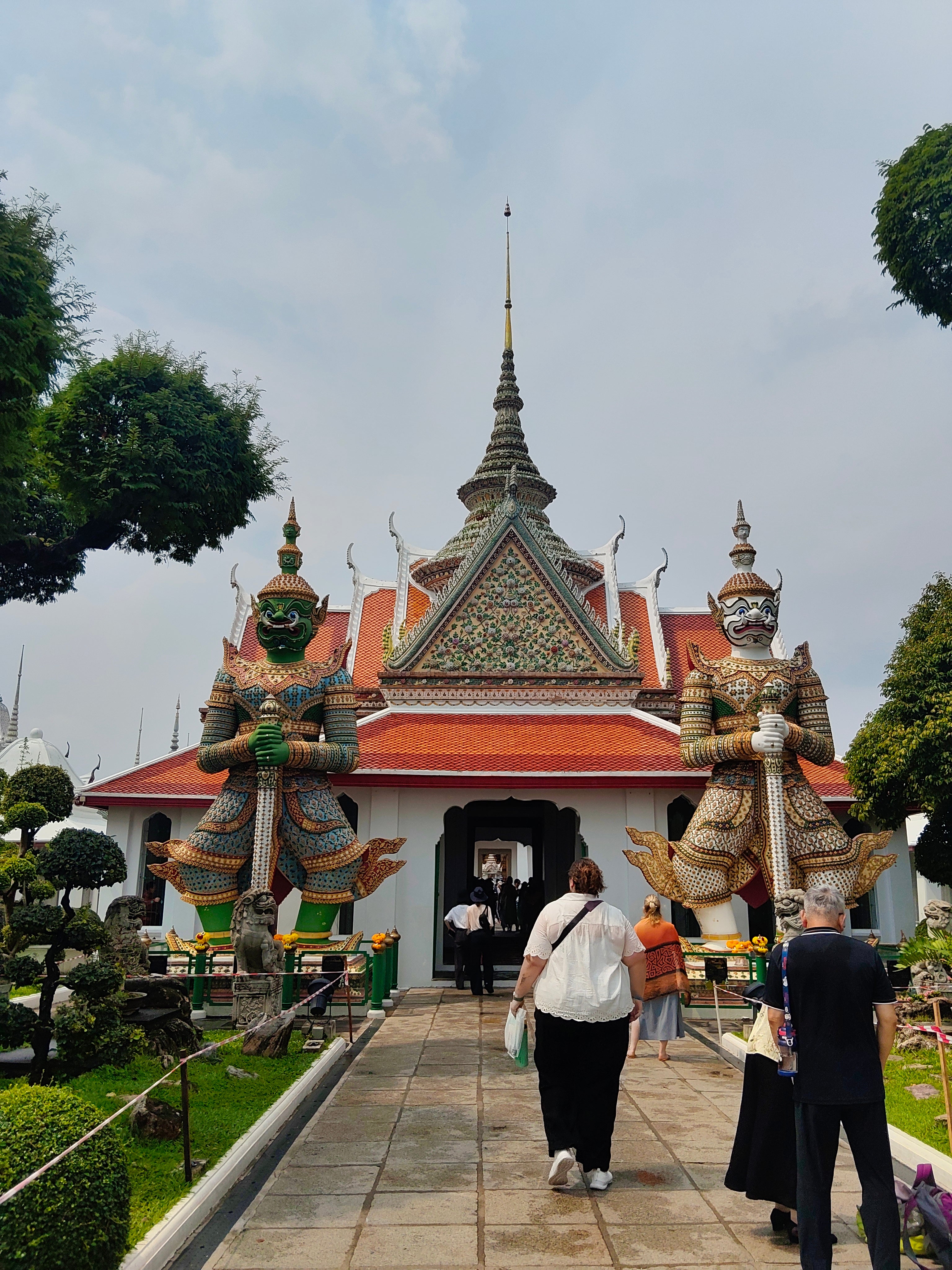 ทัวร์รายวัน-จากวิจิตรวัดอรุณ สู่สุนทรีย์มื้ออาหารมิชลิน แวะชมศิลปินถิ่นสุขสยาม