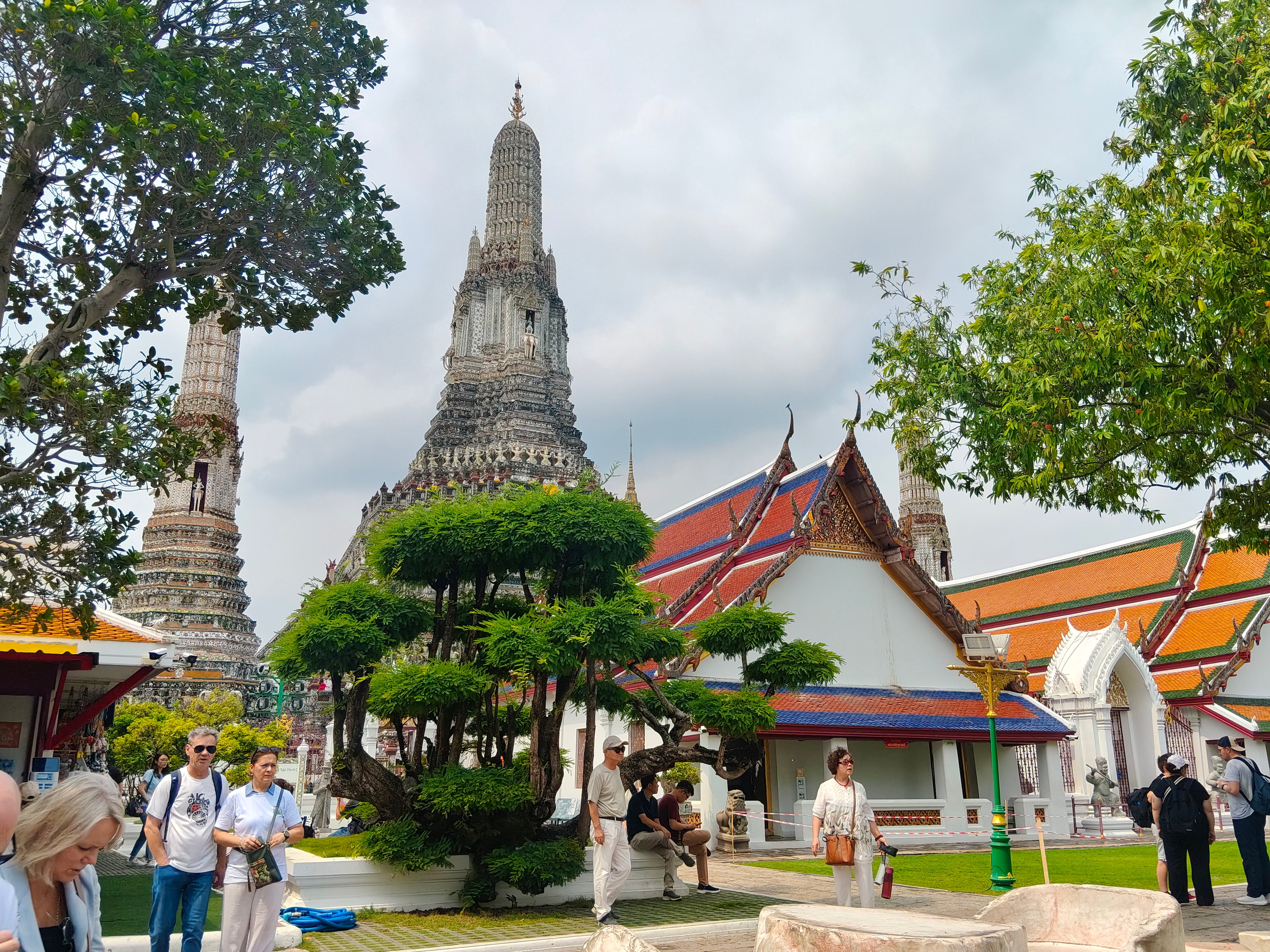 ทัวร์รายวัน-จากวิจิตรวัดอรุณ สู่สุนทรีย์มื้ออาหารมิชลิน แวะชมศิลปินถิ่นสุขสยาม