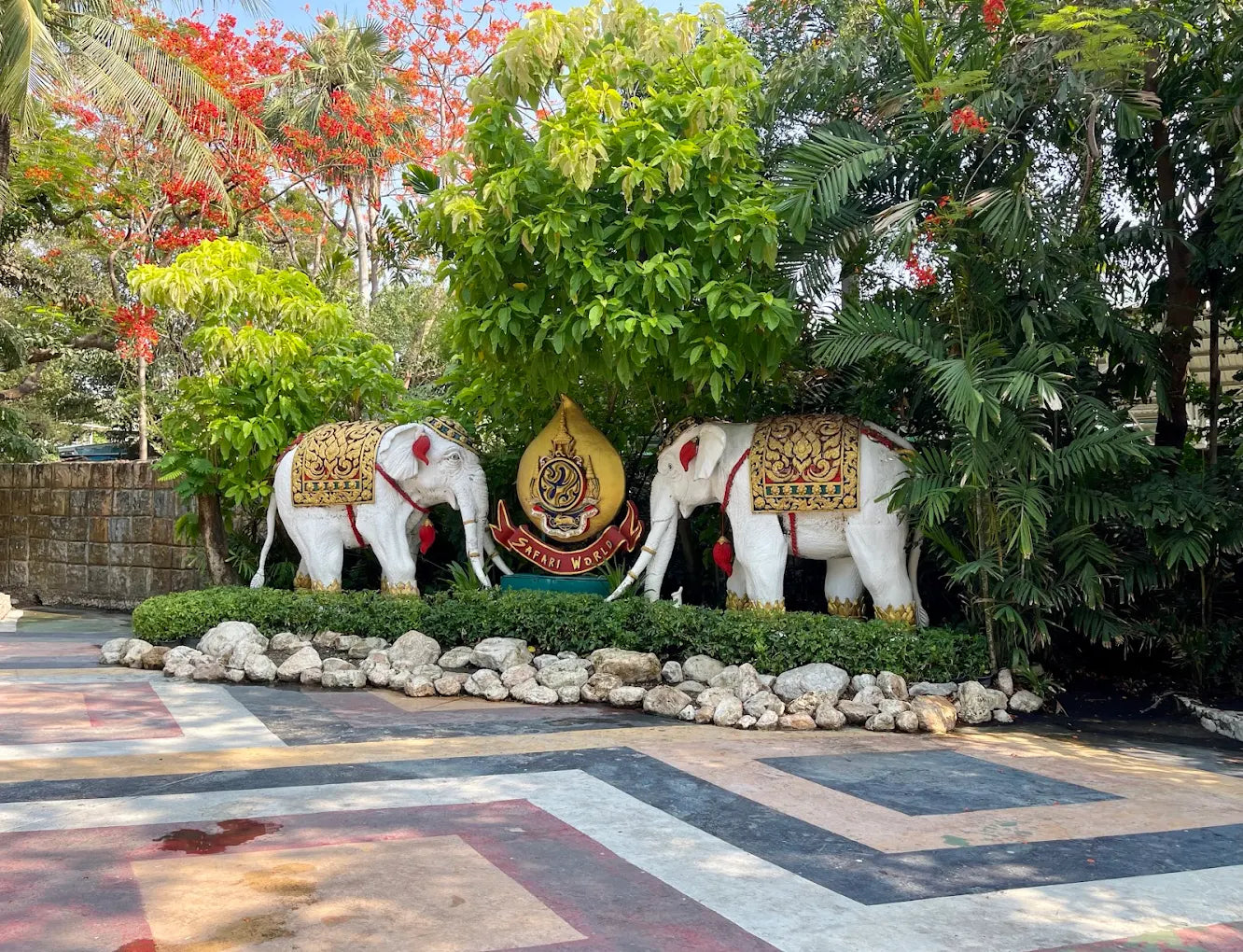 ทัวร์รายวัน-ท่องอาณาจักรสัตว์ป่าและมื้อพิเศษที่แอนิมอลคาเฟ่ (All-Inclusive)