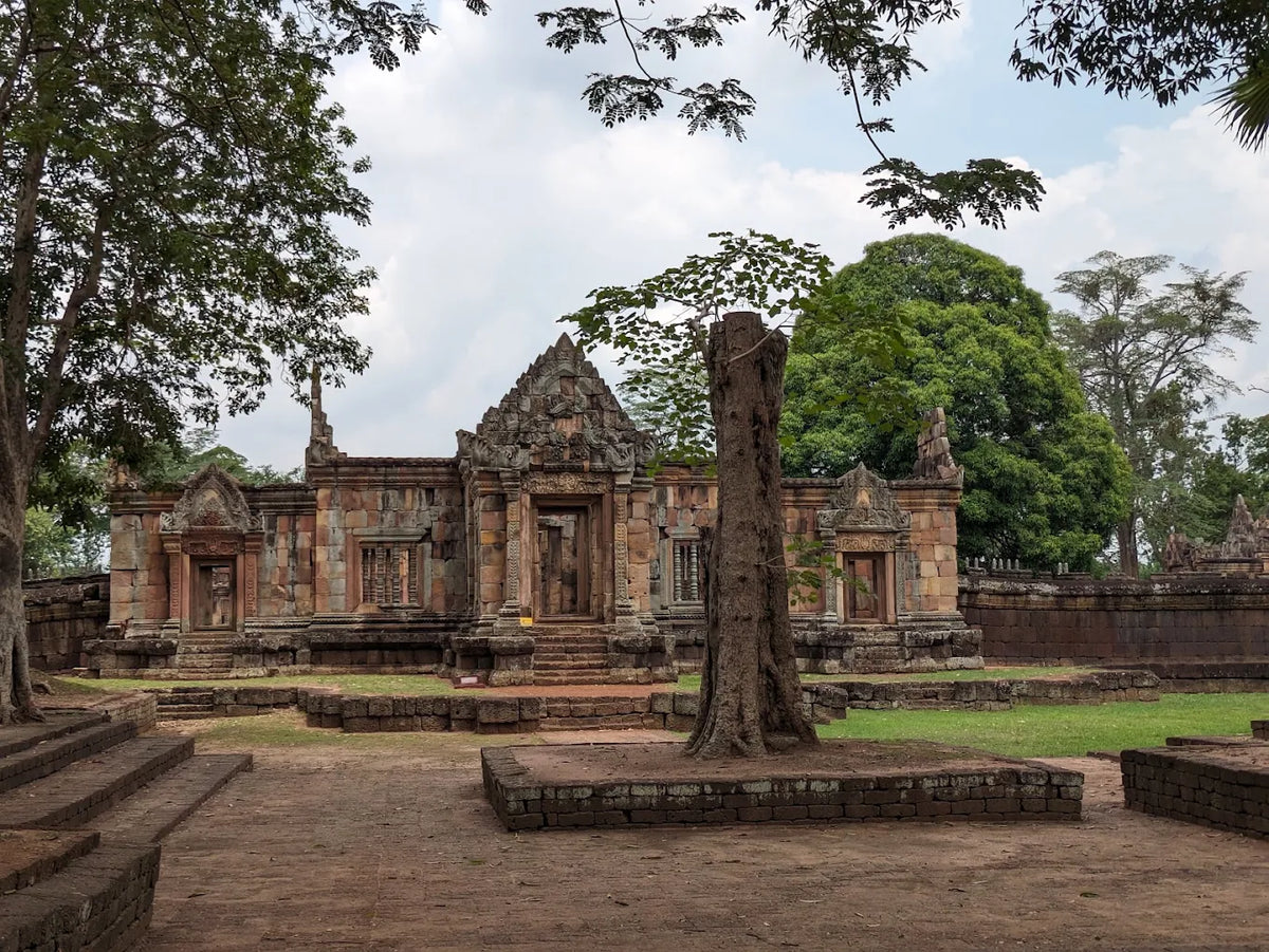 บุรีรัมย์–ศรีสะเกษ–อุบลราชธานี 5 วัน 4 คืน